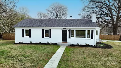 5000 Sylvan Dr, Charlotte, NC 28269