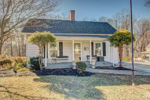 619 N Mountain St, Cherryville, NC 28021