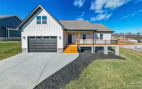 107 Pisgah Gap Dr, Candler, NC 28715