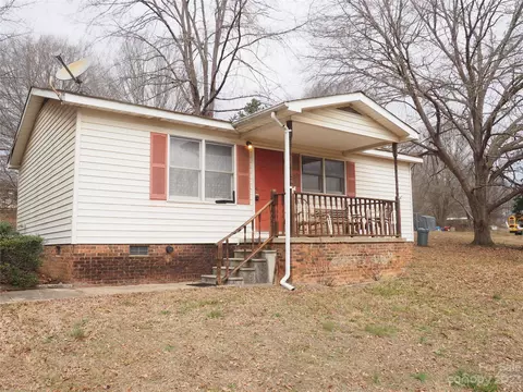 328 S Fork Meadows Dr, Gastonia, NC 28052