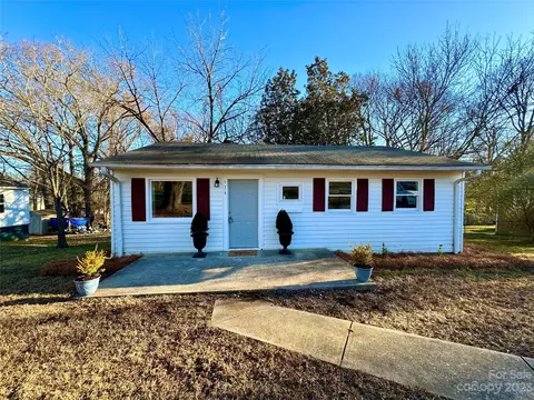 614 Chestnut St, Stanley, NC 28164