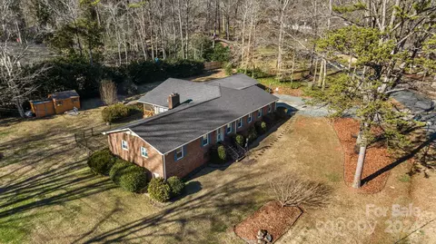 7001 Linda Lake Dr, Charlotte, NC 28215
