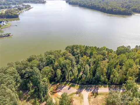 860 Lakeforest Dr, Belmont, NC 28012