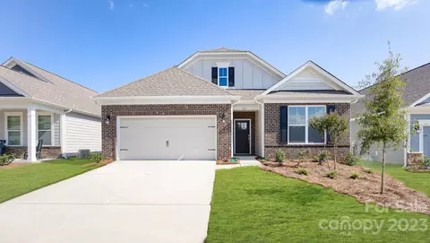 392 Fox Cove Rd, Hendersonville, NC 28792