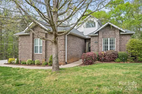 114 W Tattersall Dr, Statesville, NC 28677