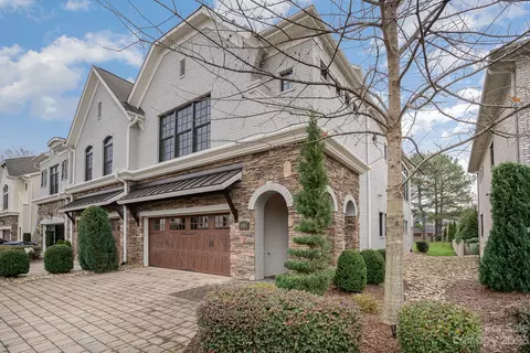 5002 Vernet Ln, Charlotte, NC 28210