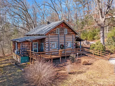 157 Hermits Hollow Dr, Burnsville, NC 28714