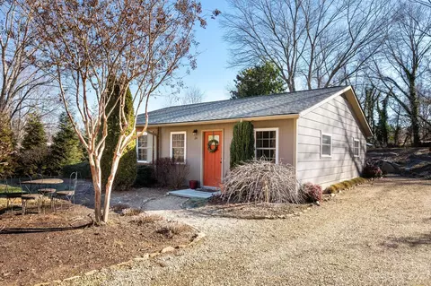 24 Waterford Ct, Asheville, NC 28806