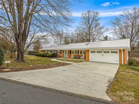 1002 Orleans Ave, Hendersonville, NC 28791