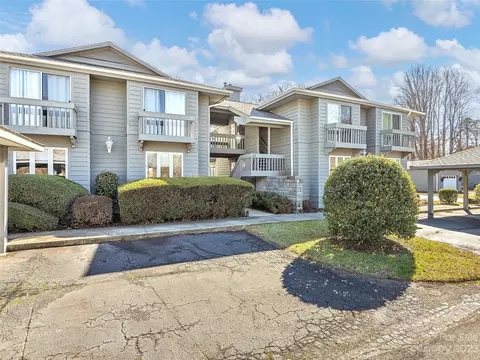33 Southern Fairway B2 Ct #B2, Etowah, NC 28729