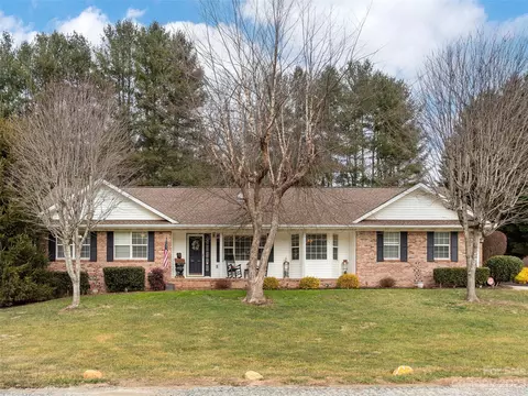 3227 Brightwater Farm Dr, Hendersonville, NC 28739