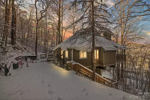 304 Slope View Rd, Sugar Mountain, NC 28604