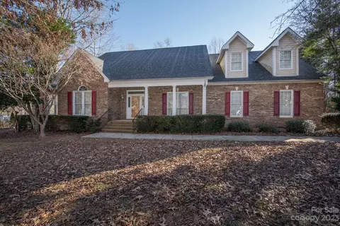 5276 Hickory Knoll Ln, Mount Holly, NC 28120