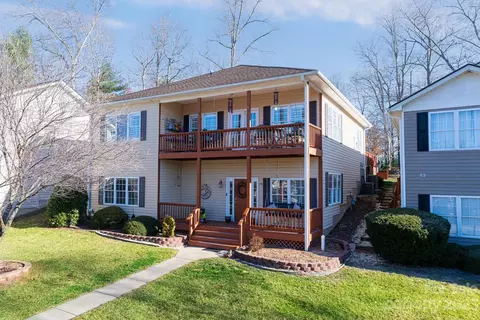 378 Highland Golf Dr, Flat Rock, NC 28731