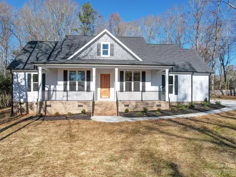 121 Hillcrest Ave, Clover, SC 29710
