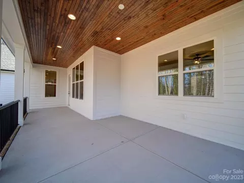 121 Hillcrest Ave, Clover, SC 29710 photo 3
