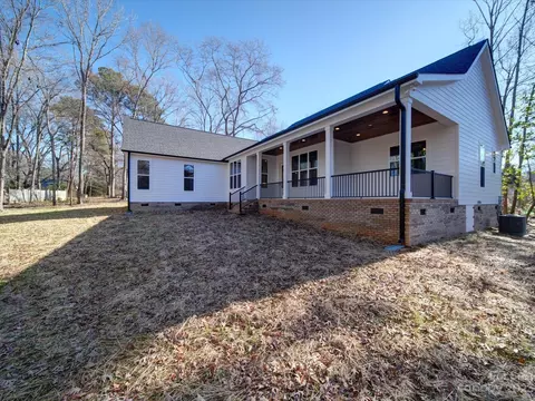 121 Hillcrest Ave, Clover, SC 29710 photo 2