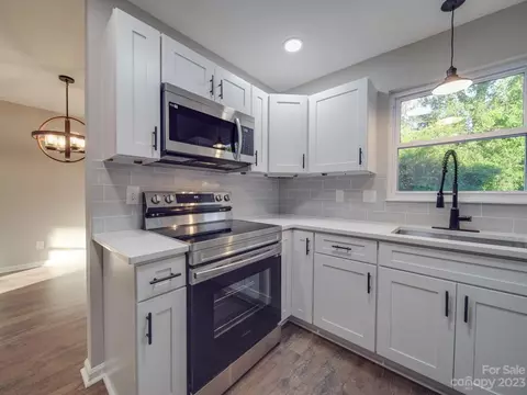 11420 Five Cedars Rd, Charlotte, NC 28226