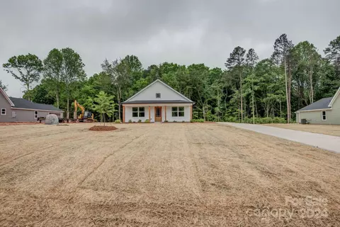 527 Blacksnake Rd, Stanley, NC 28164