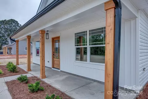 527 Blacksnake Rd, Stanley, NC 28164 photo 3