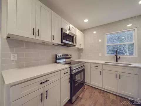 8709 Nightingale Ln, Charlotte, NC 28226