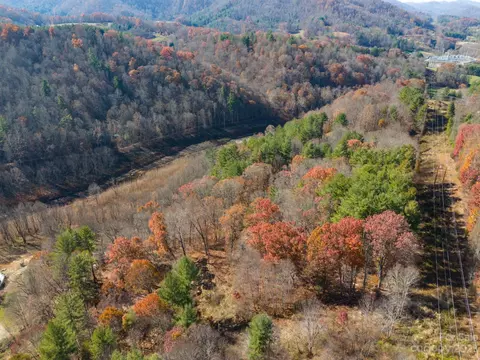 183 Wild Rose Ln, Burnsville, NC 28714