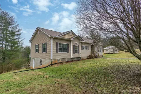 1918 Gabriels Creek Rd, Mars Hill, NC 28754