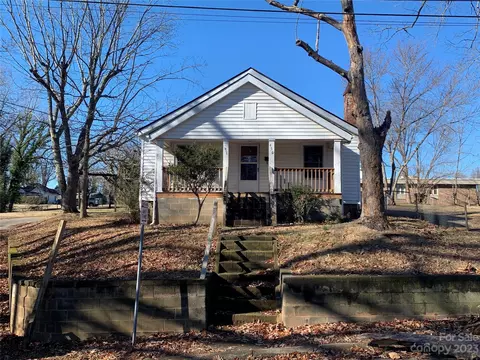 456 1st Se St SE, Hickory, NC 28602