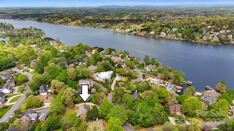 415 44th Avenue Nw Dr NW, Hickory, NC 28601