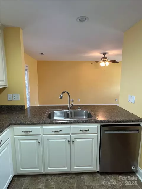 Kitchen - 1004 Main Unit B St UNIT B, Maiden, NC 28650 photo 3 of 5
