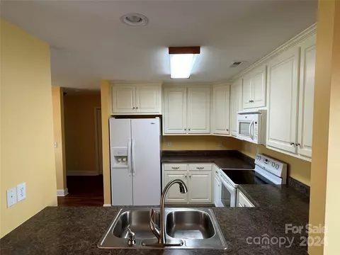 Kitchen - 1004 Main Unit B St UNIT B, Maiden, NC 28650 photo 1 of 5