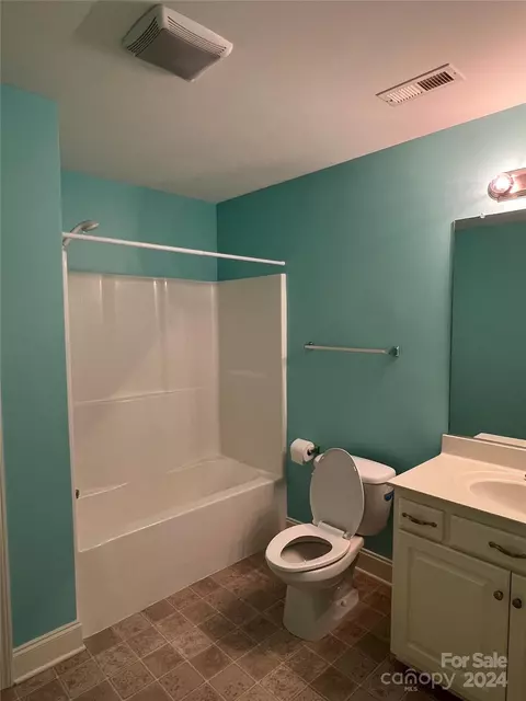 Bath - 1004 Main Unit B St UNIT B, Maiden, NC 28650 photo 1 of 2