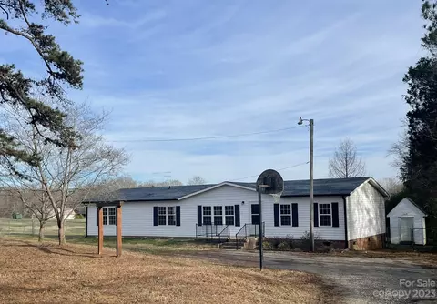 202 Friendship Dr, Bessemer City, NC 28016