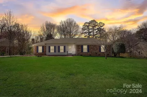 439 Leafsmoke Dr, Gastonia, NC 28054