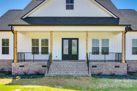 684 River Rd, Fort Lawn, SC 29714