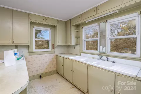 Kitchen - 400 E 27th St, Kannapolis, NC 28083 photo 3 of 4