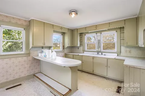 Kitchen - 400 E 27th St, Kannapolis, NC 28083 photo 2 of 4