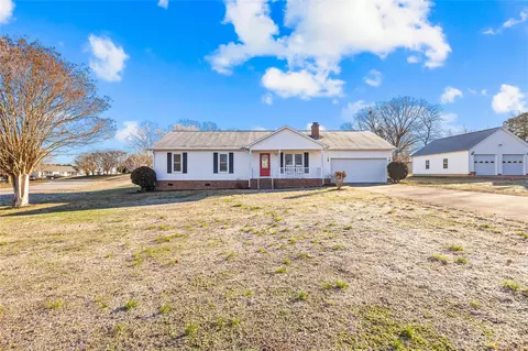 101 Plumtree Dr, Kings Mountain, NC 28086