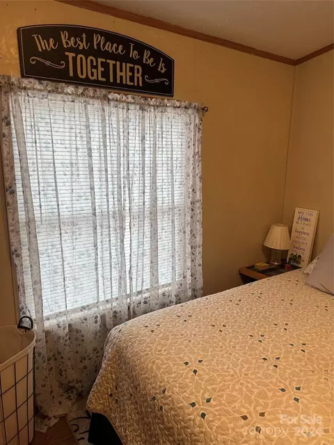 Bedroom - 363 Reavis Rd, Harmony, NC 28634 photo 2 of 3