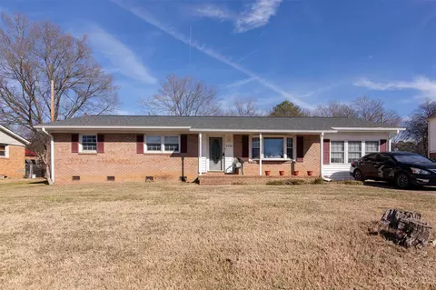 2016 Artwood Ln, Charlotte, NC 28217