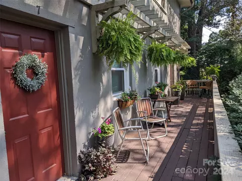 Aurora Drive, Asheville, NC 28805