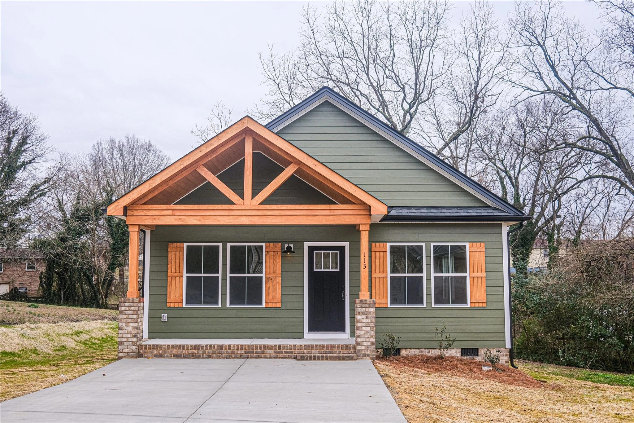 113 Chestnut Sw Dr SW  