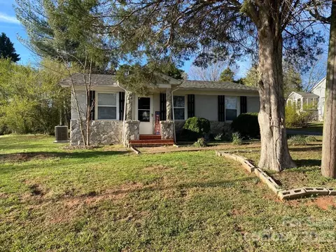 2912 Newton Dr, Statesville, NC 28677