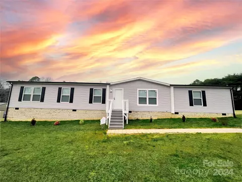 188 Blackburn Wike Rd, Hickory, NC 28601