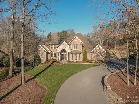 810 Scotty Ct, Cramerton, NC 28032