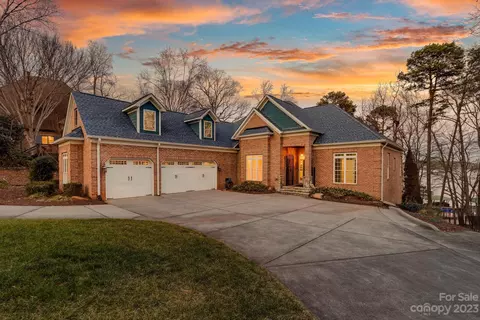 8065 Bay Pointe Dr, Denver, NC 28037
