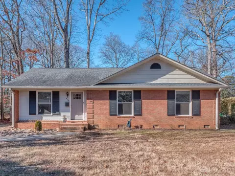 4116 Irvington Dr, Charlotte, NC 28205