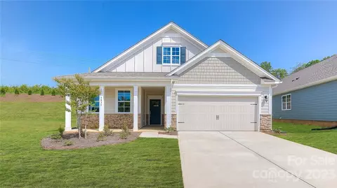 339 Fox Cove Rd, Hendersonville, NC 28792