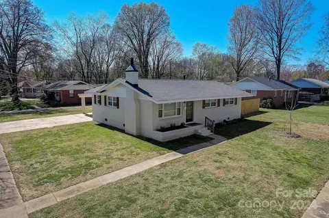 1016 Vickery Dr, Charlotte, NC 28215