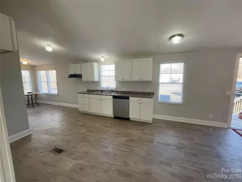 135 Ayers Rd, Grover, NC 28073 photo 2